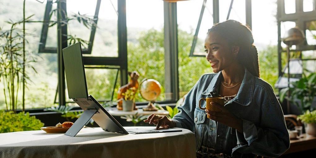 ASUS Zenbook DUO, prvý notebook na svete s dvoma 14-palcovými OLED displejmi je v predaji 