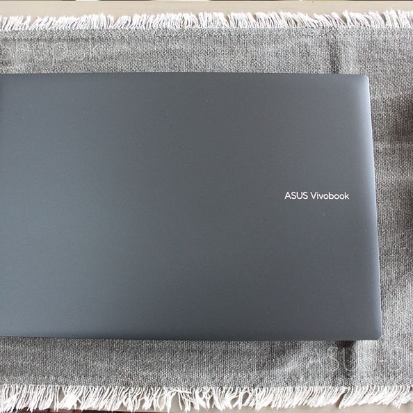 ASUS Zenbook 14 UX3405CA s Intel Core Ultra na každý pracovný stôl