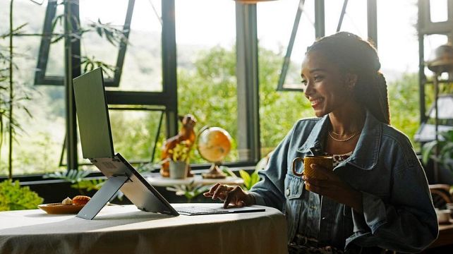 ASUS Zenbook DUO, prvý notebook na svete s dvoma 14-palcovými OLED displejmi je v predaji ASUS Zenbook DUO, prvý notebook na svete s dvoma 14-palcovými OLED displejmi je v predaji